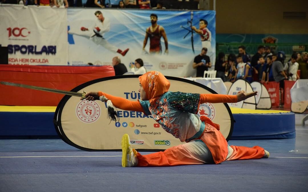 WUSHU OKUL SPORLARI TÜRKİYE ŞAMPİYONASI SAKARYA’DA YOĞUN KATILIMLA GERÇEKLEŞTİRİLDİ